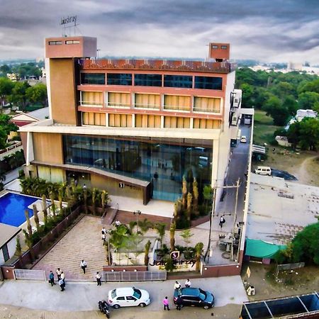 Jalashray Resort Nadiad Екстер'єр фото