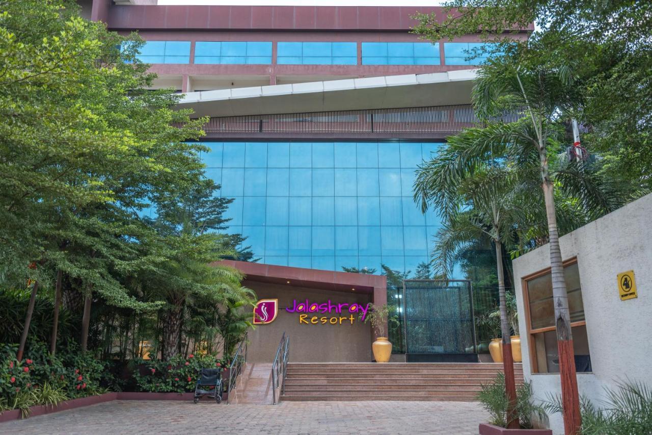 Jalashray Resort Nadiad Екстер'єр фото