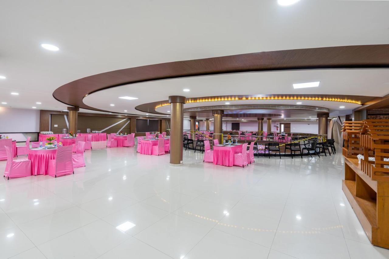Jalashray Resort Nadiad Екстер'єр фото