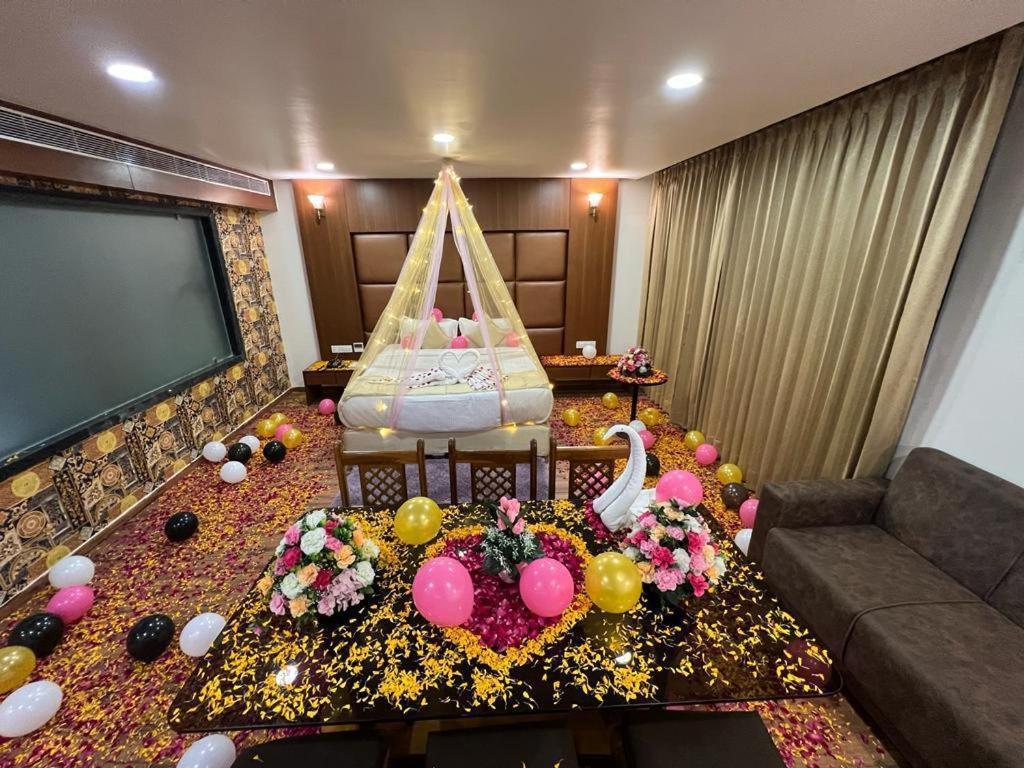 Jalashray Resort Nadiad Екстер'єр фото