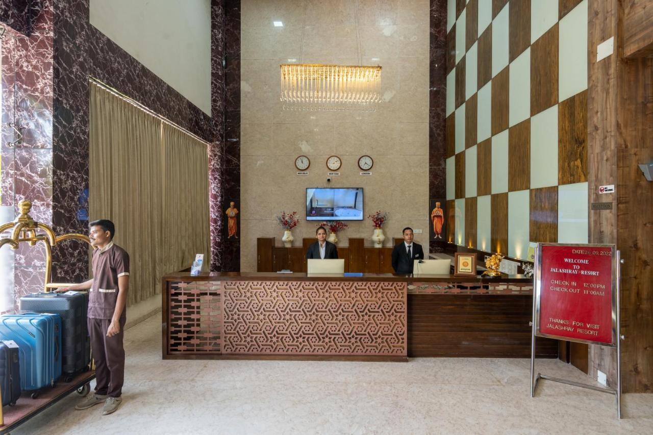 Jalashray Resort Nadiad Екстер'єр фото
