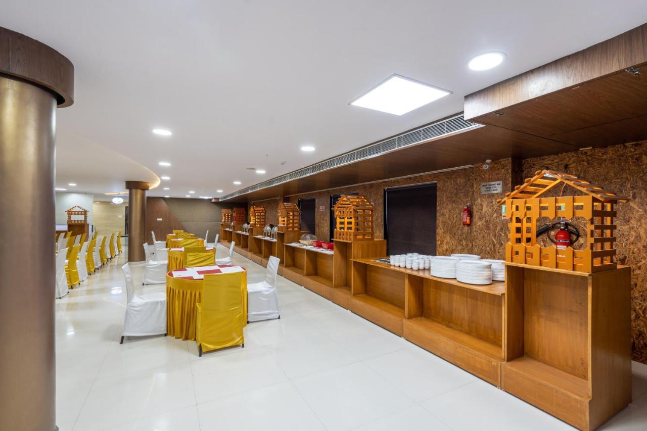Jalashray Resort Nadiad Екстер'єр фото