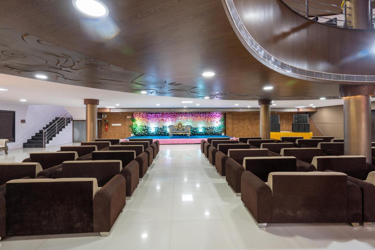 Jalashray Resort Nadiad Екстер'єр фото