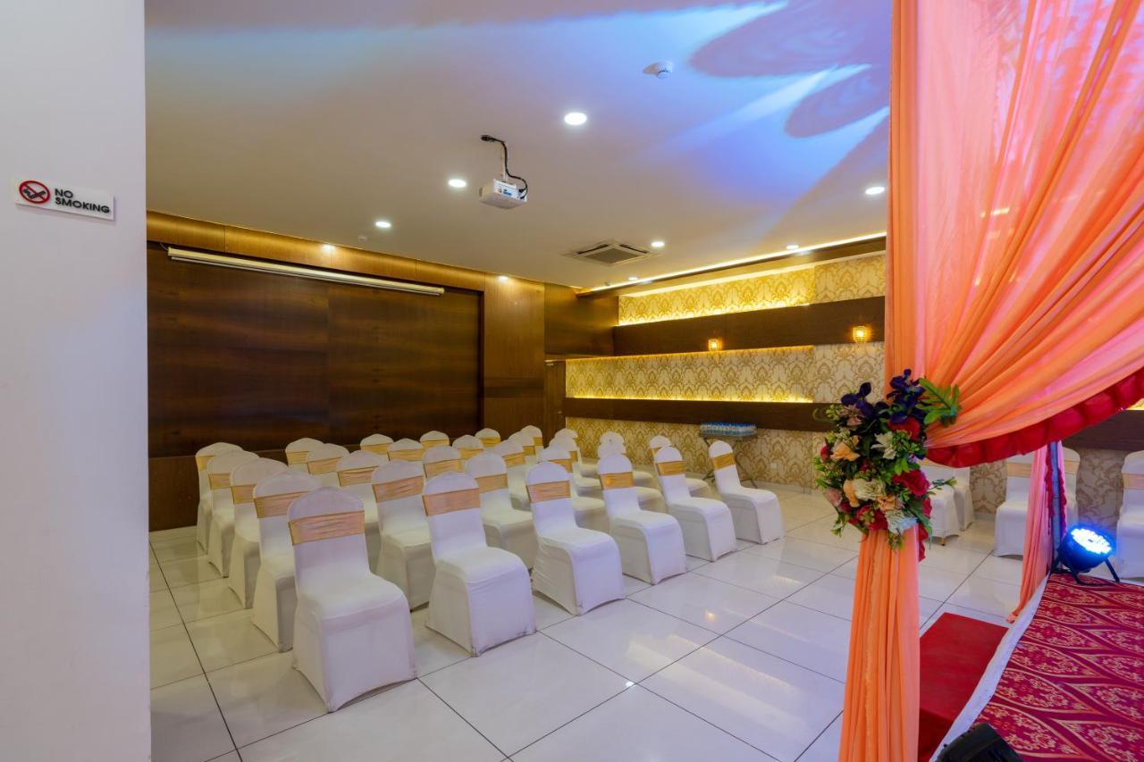 Jalashray Resort Nadiad Екстер'єр фото