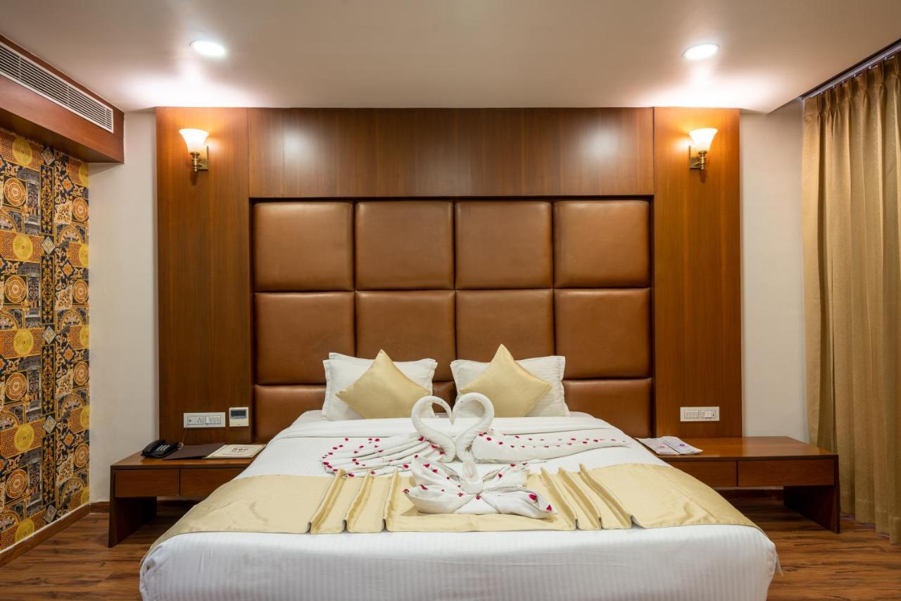 Jalashray Resort Nadiad Екстер'єр фото