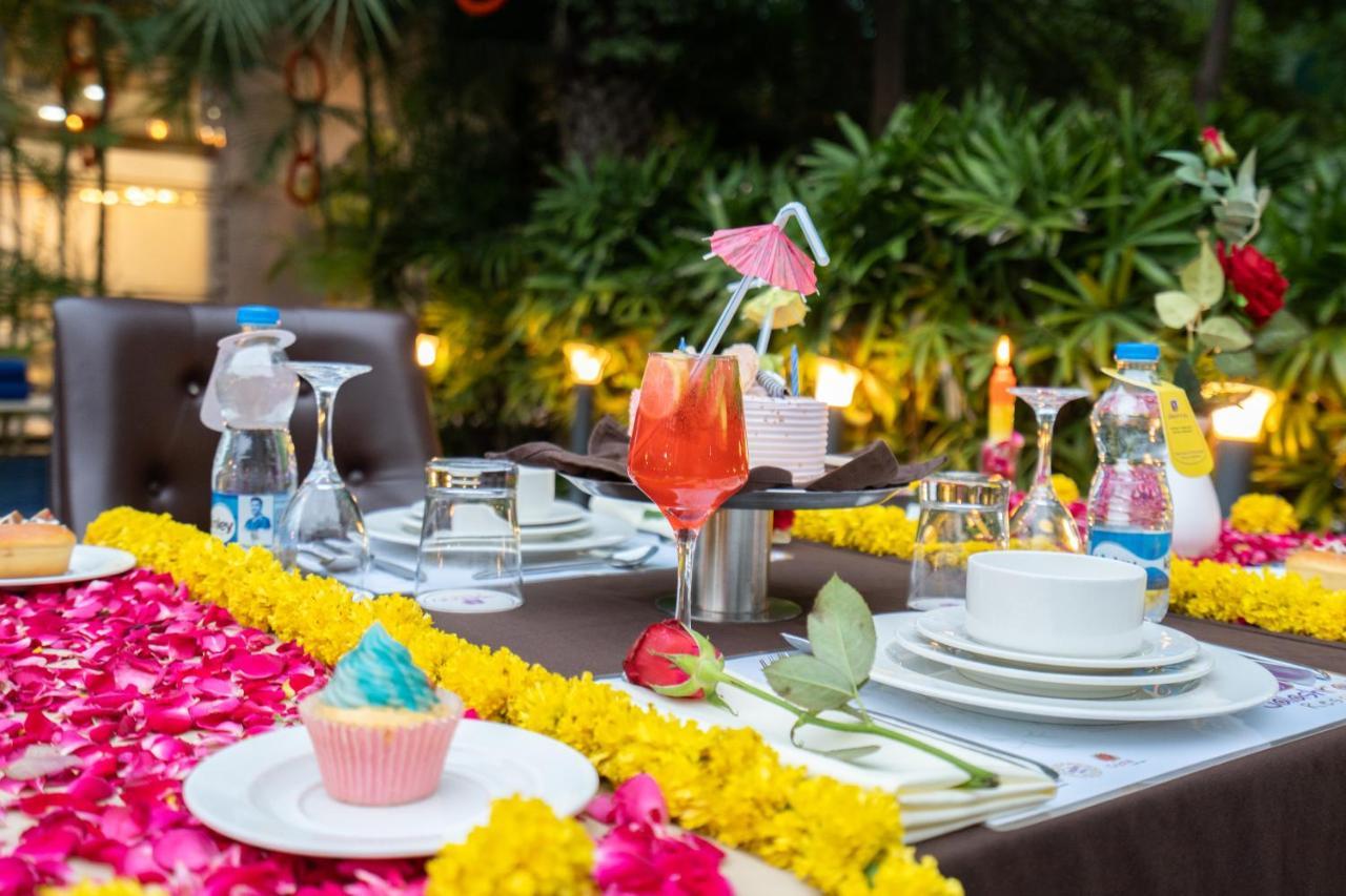 Jalashray Resort Nadiad Екстер'єр фото