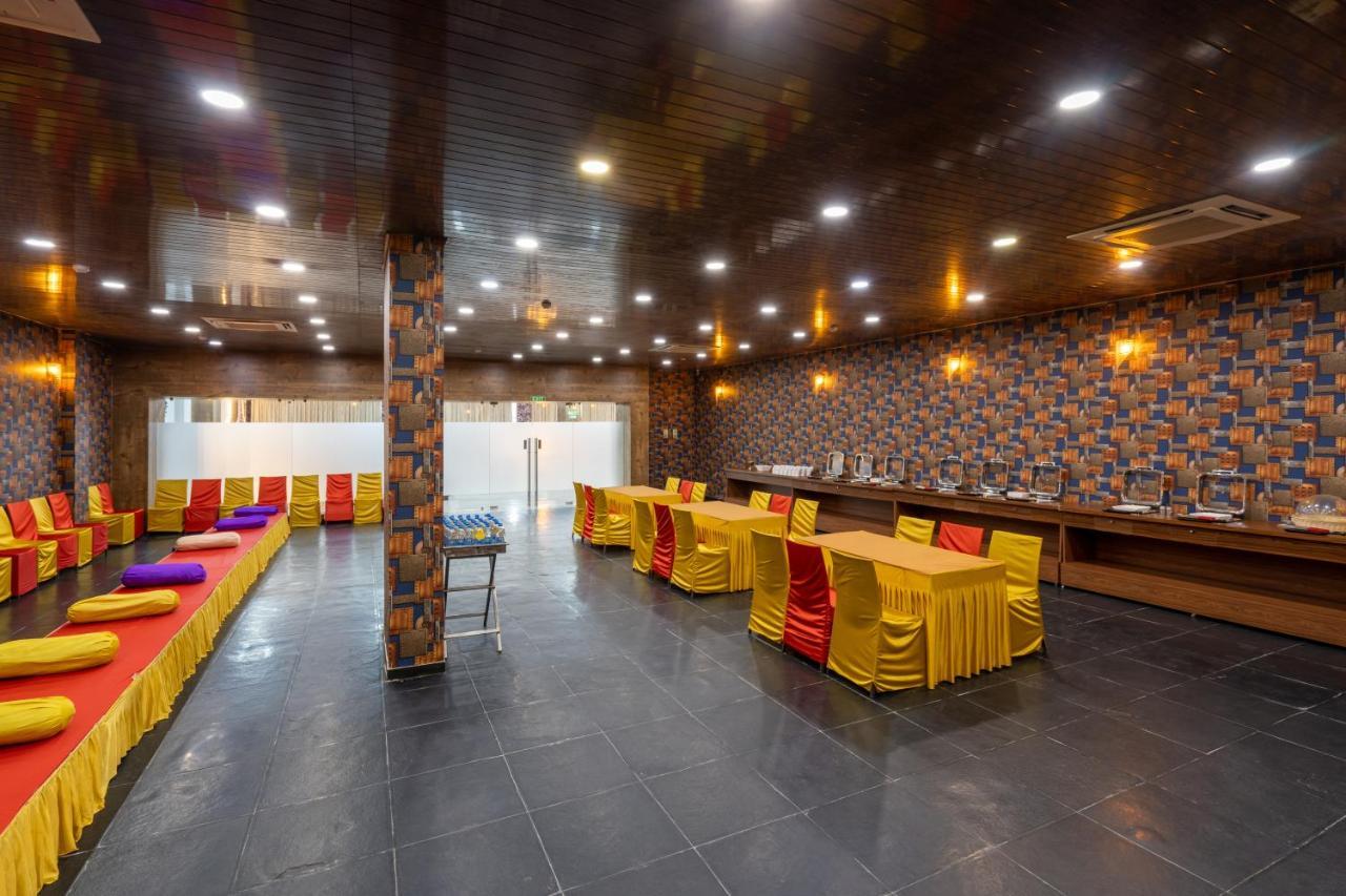 Jalashray Resort Nadiad Екстер'єр фото