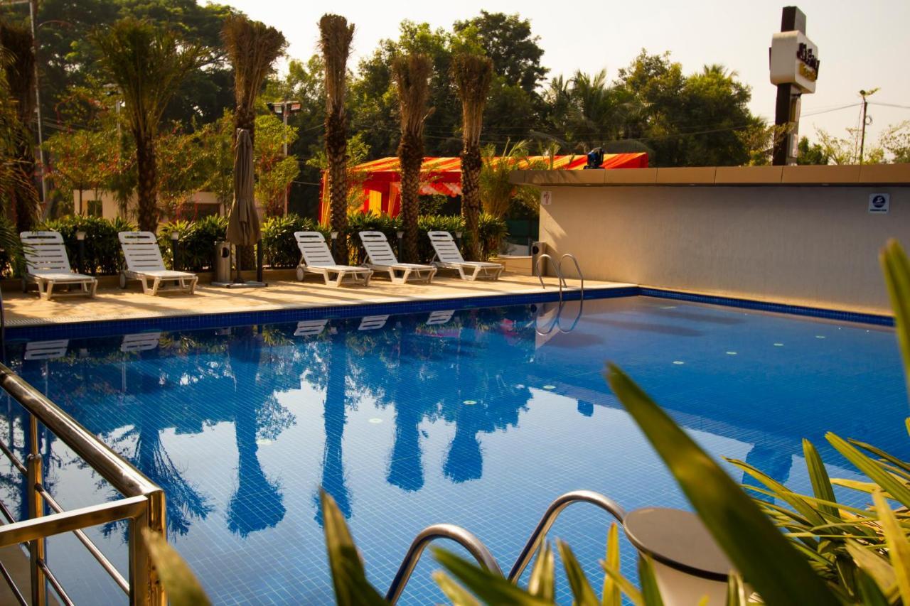 Jalashray Resort Nadiad Екстер'єр фото
