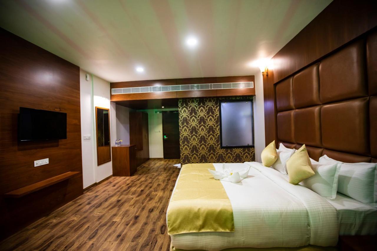 Jalashray Resort Nadiad Екстер'єр фото