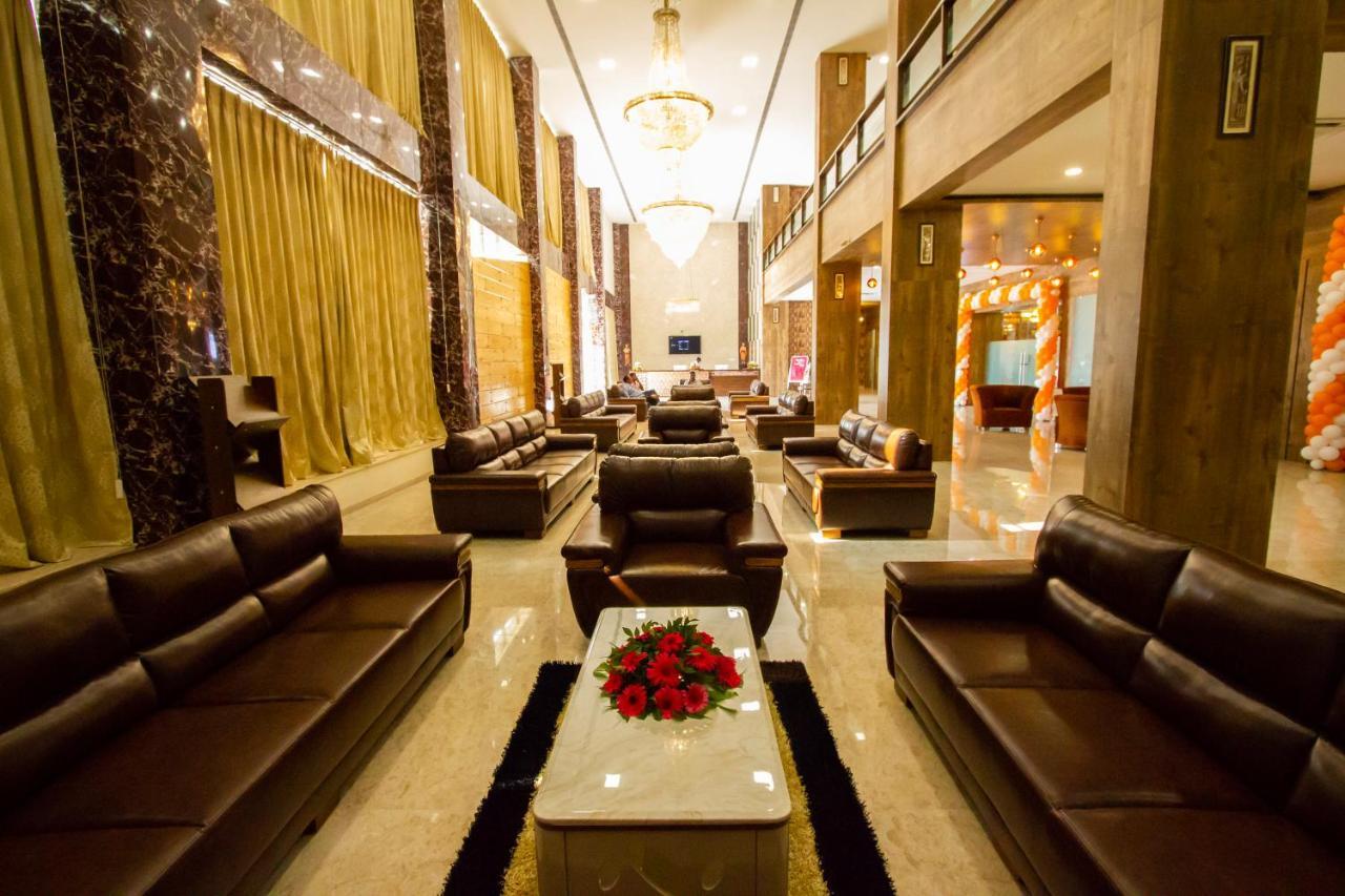 Jalashray Resort Nadiad Екстер'єр фото