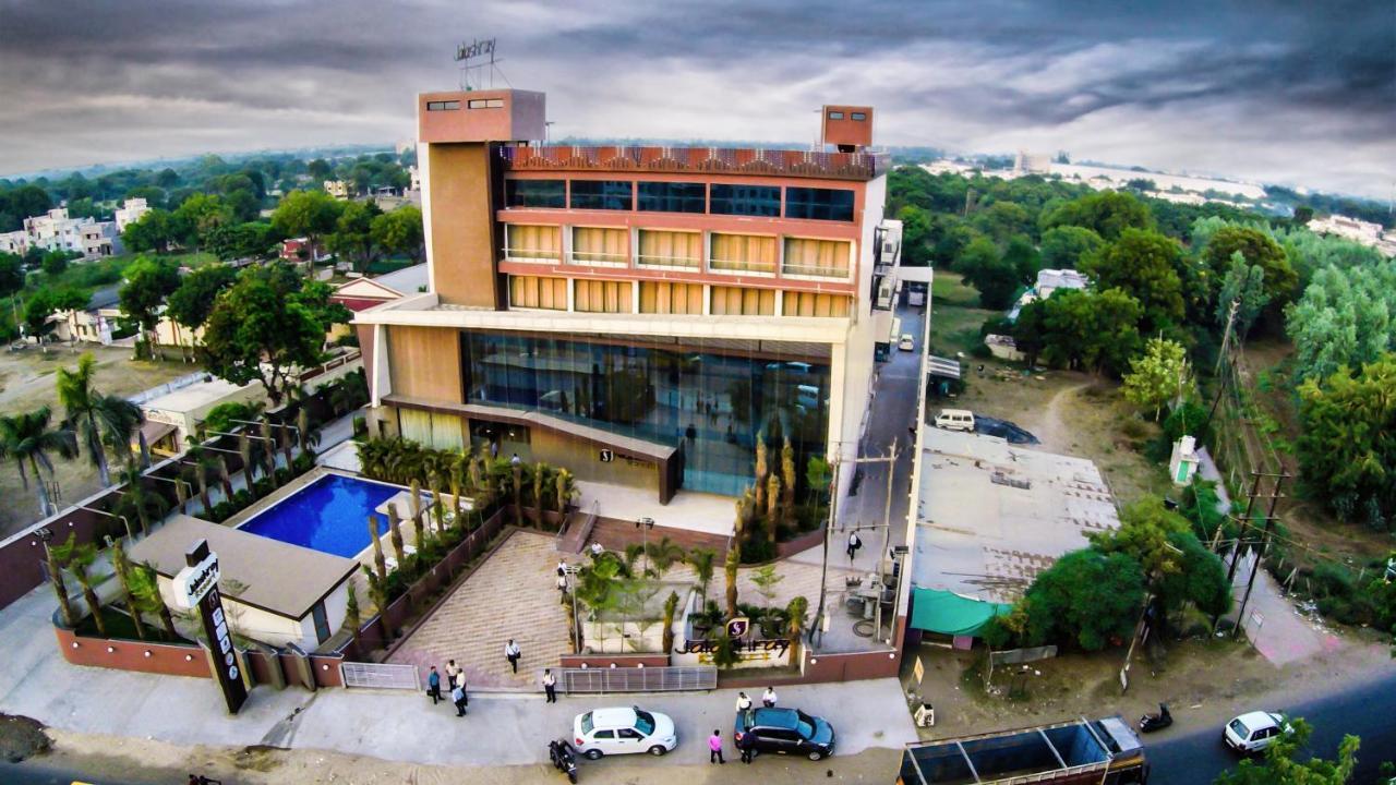 Jalashray Resort Nadiad Екстер'єр фото